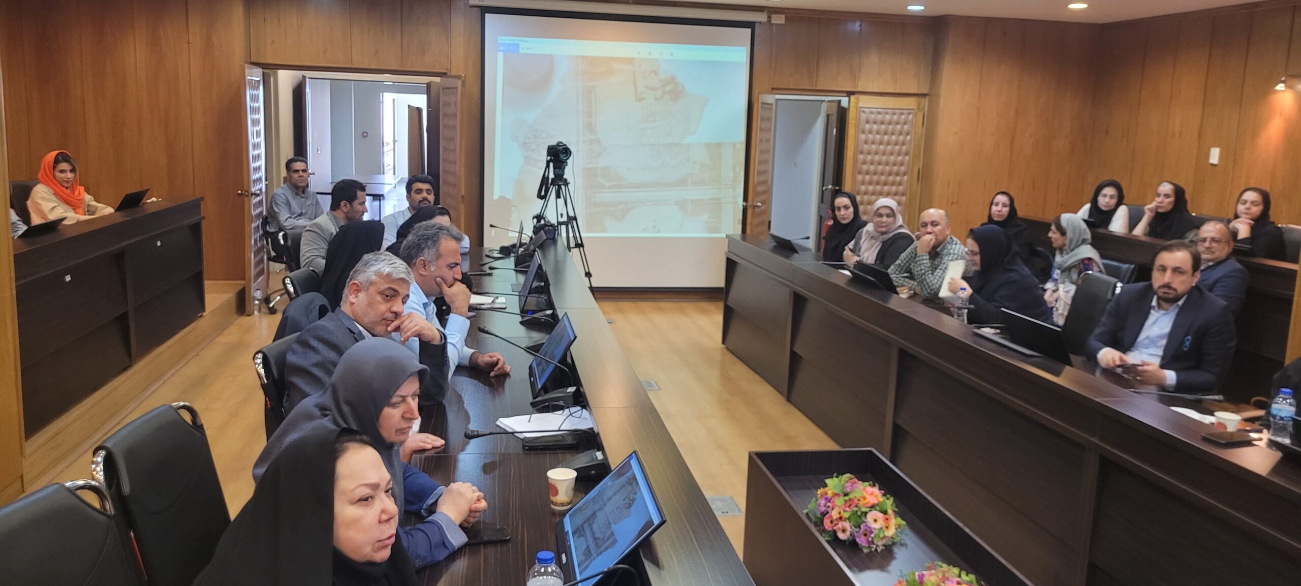 نشست تخصصی گامی در مسیر شناخت اصالت اسناد؛”بحثی در اصالت و جعل سند”