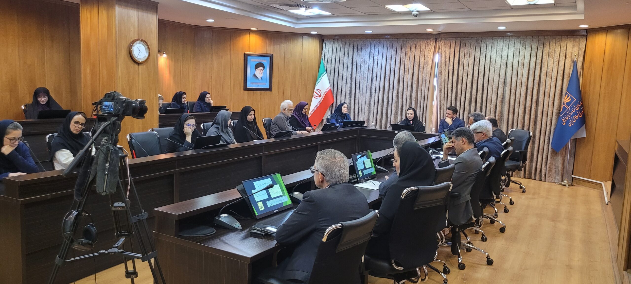 نشست تخصصی تحلیل تطبیقی استشهادنامه های مسلمانان و اقلیت های دینی در اسناد تاریخی ایران